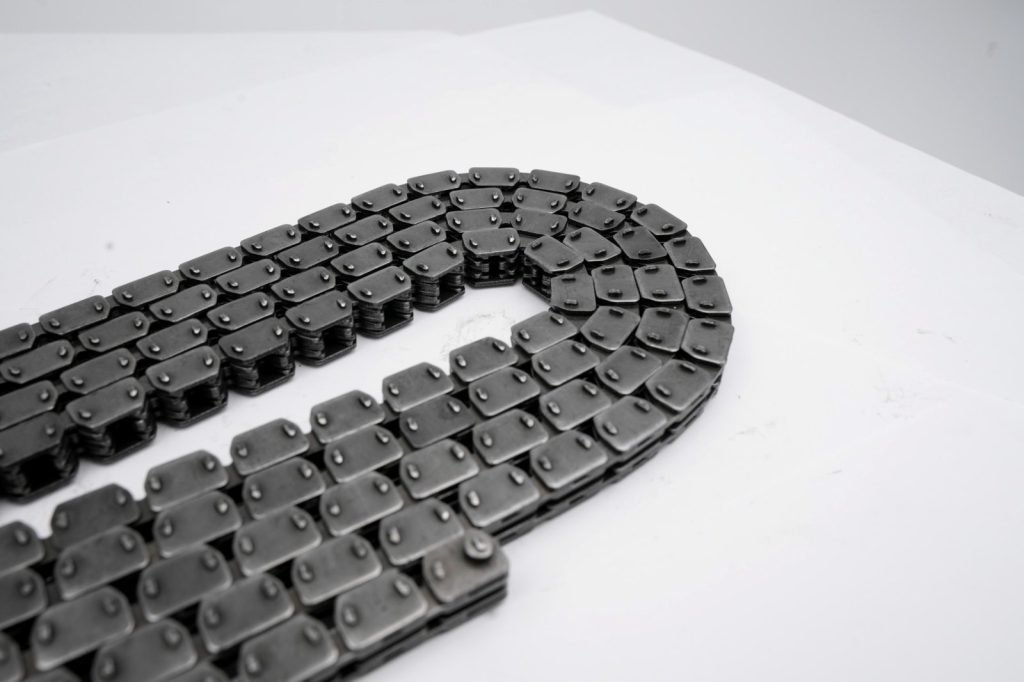 high-detail-coiled-chain-macro