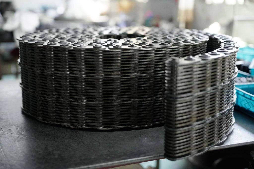 industrial-drive-chain-closeup-15