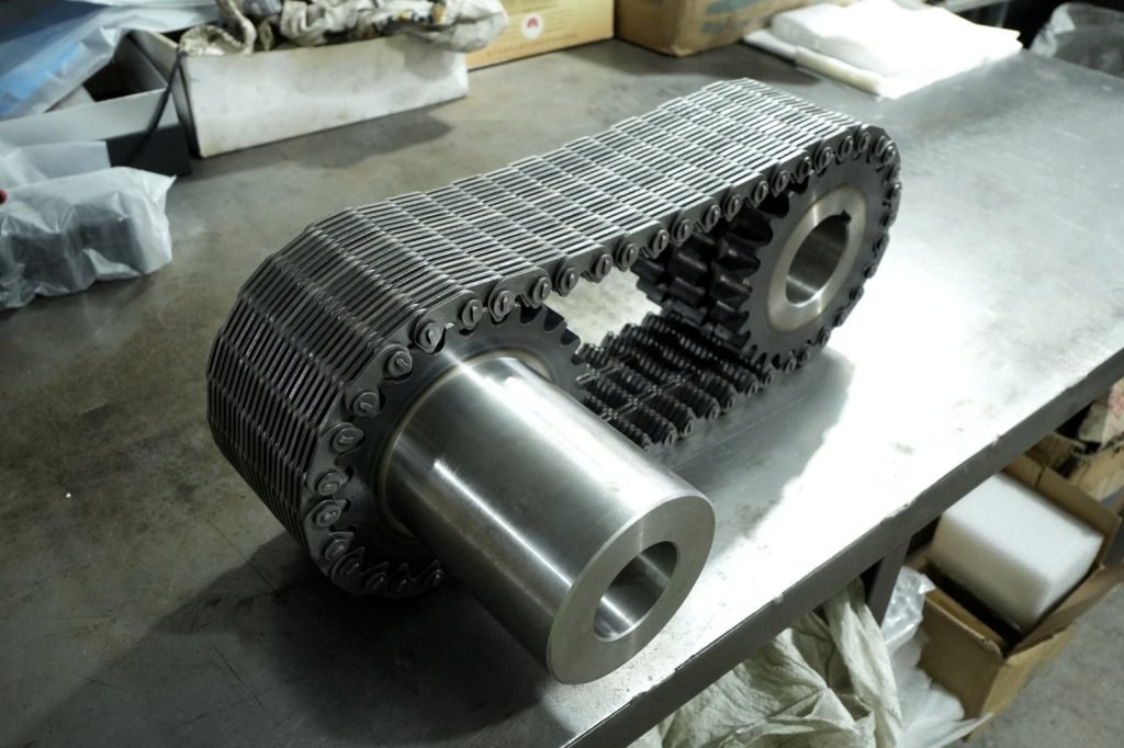 silent-chain-on-metal-bench